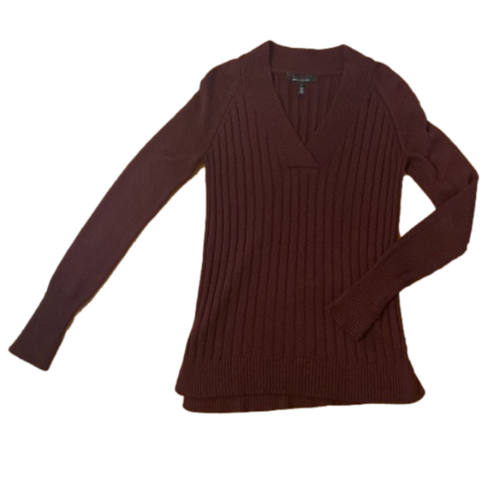 White House black market burgundy knitted v-neck sweater size small